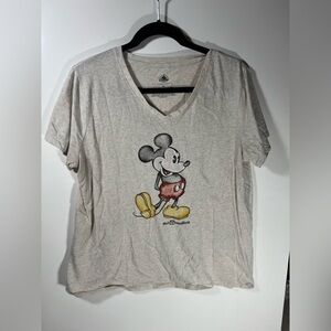 Disney parks Mickey Mouse v neck classic graphic tshirt size extra large XL